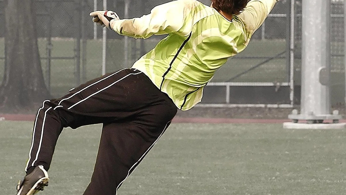 狼队降级后解雇埃德华兹,防守稳定性与失误控制成主因